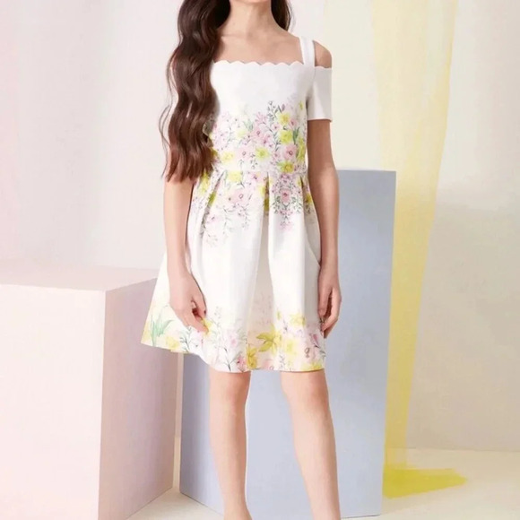 Lipsy London White Floral Scuba Occasion Dress - Picture 2 of 2